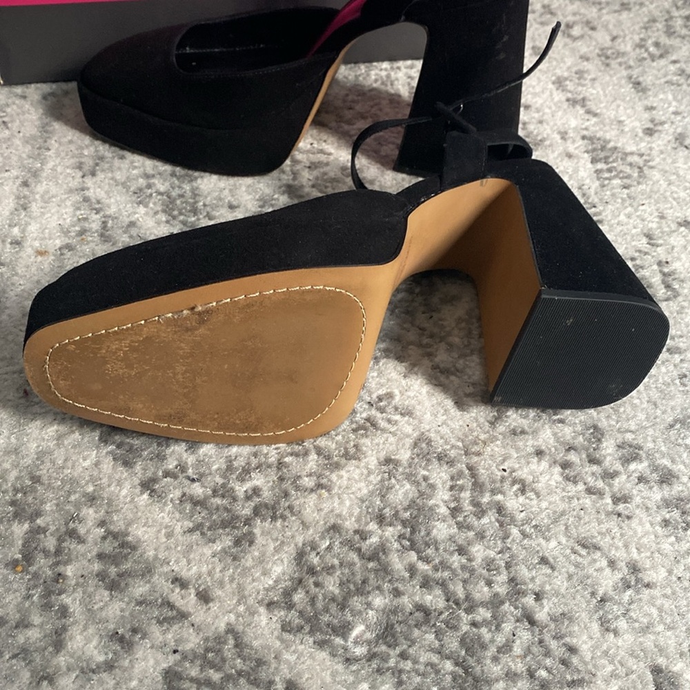 Vince Camuto Black Heels - Picture 3 of 8